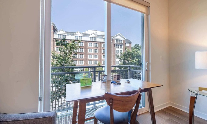 Downtown Apartment | Luxury Apt with Gym and Pool