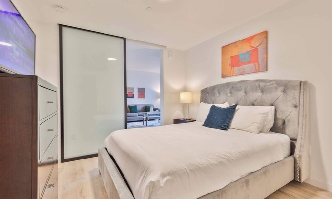 Fenway–Kenmore Apartment | Luxury Apt with Kitchen Gym and Lounge