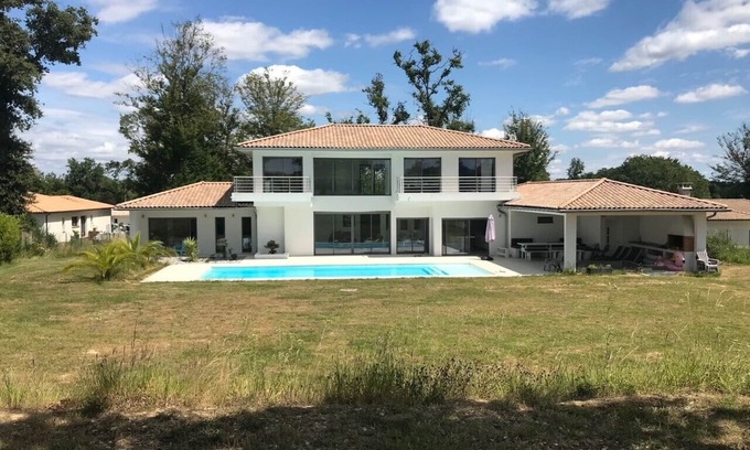 Cenac House | Luxury Architect Villa in the heart of vineyards near Bordeaux