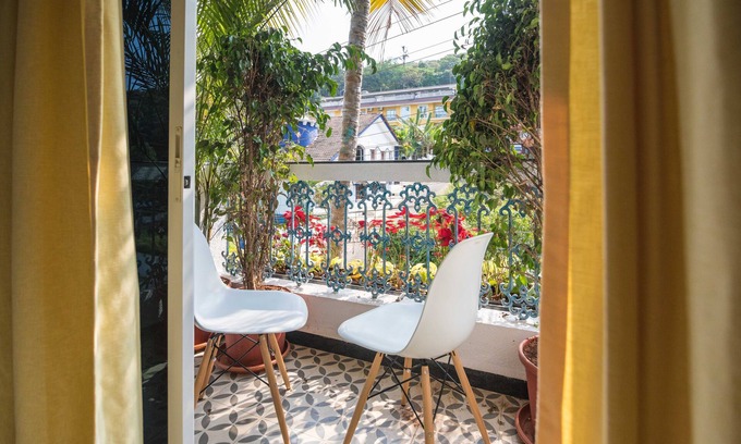 Siolim Apartment | Luxury Art-themed Apartment: The Pop Art Suite