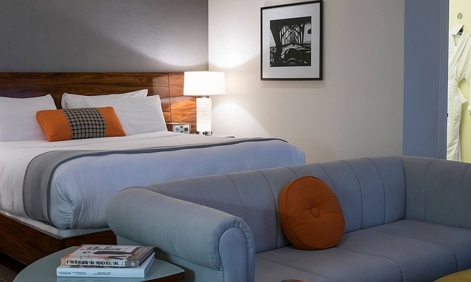 Downtown Portland Hotel | Luxury at It's Finest! Close to the Oregon History Museum! Pets Allowed! Gym!