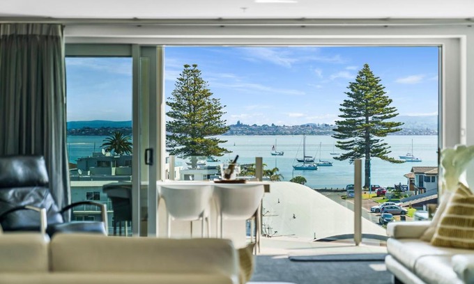 Mount Maunganui Apartment | Luxury at the Caymans