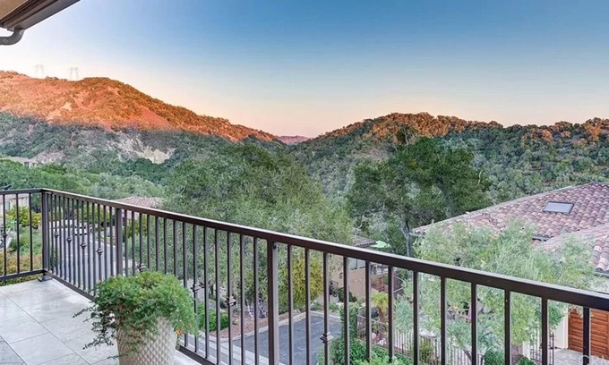 Avila Beach House | Luxury Avila Beach- Mtn & Ocean Views, Beach, Trails, Wineries, Natural Beauty.