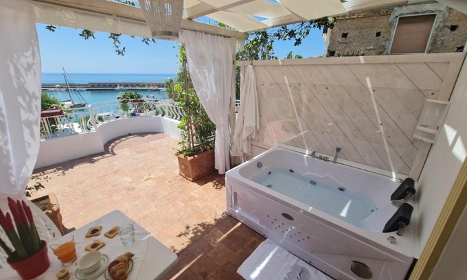 Marina Di Camerota Apartment | luxury B&B SUITE JACUZZI VILLA FILOMENA