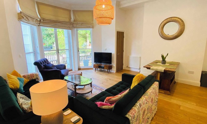Folkestone Apartment | Luxury balcony apartment in Folkestones west end