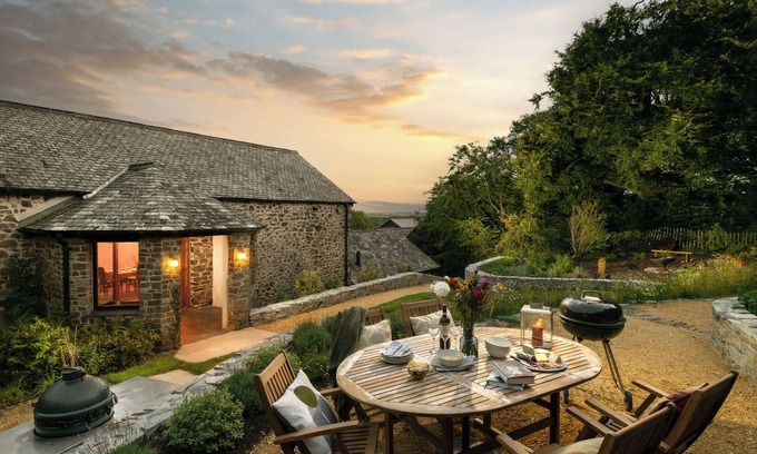 Holsworthy House | Luxury barn conversion deep in unspoilt countryside, EV charger, Bude 8 miles