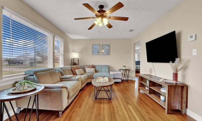 Lynn Haven House | Luxury Bathroom Home with Game Room 25 Mins to PCB