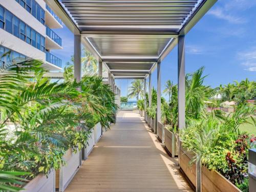 Mid Beach Apartment | Luxury Beach Condo with Exclusive Resort Amenities 1016