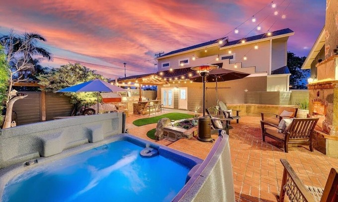 Sunset Cliffs House | Luxury Beach Home One Block from Ocean w/Spa, WiFi, & Gorgeous Outdoor Space!