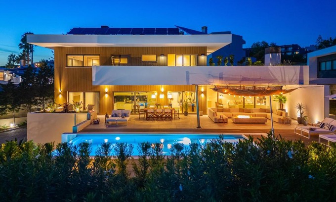 Areias de Sao Joao Villa | Luxury Beach Villa - Casa do Forte- Infinity Pool sea view- Beach walking distance by DreamvillasAlbufeira