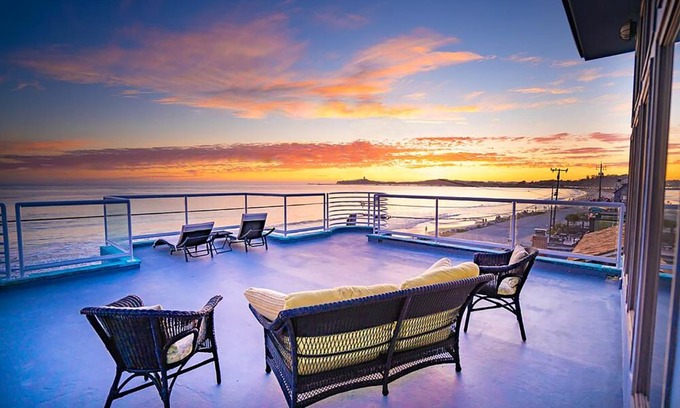 El Granada House | Luxury Beachfront Penthouse Walk to the Beach Restaurants Entertainment