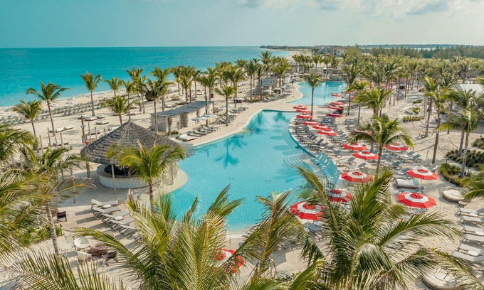 Alice Town House | Luxury Beachfront Retreat with Modern Amenities and Breathtaking Views in Bimini