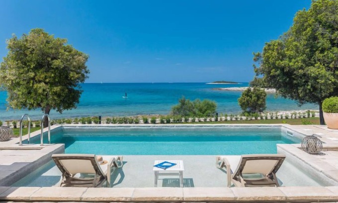 Bale House | Luxury Beachfront Villa Porto Bus by Interhome