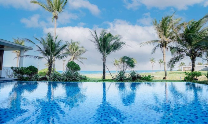 Ngu Hanh Son Villa | Luxury Beachfront Villa with Private Pool in Da Nang, Vietnam