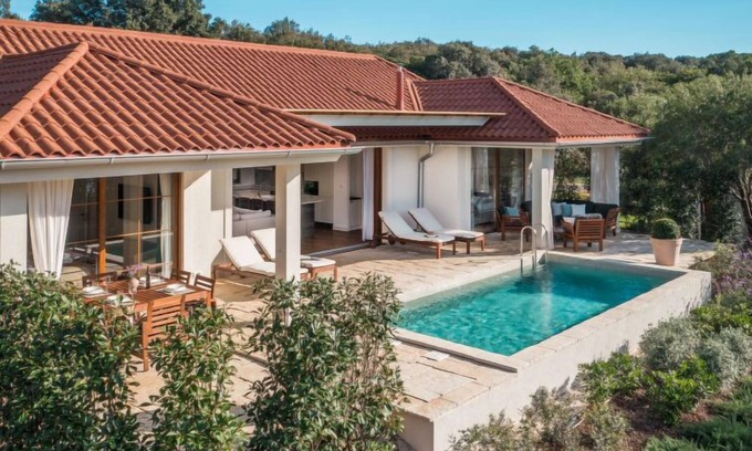 Bale House | Luxury Beachside Villa Porto Bus by Interhome