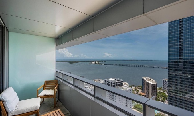 Brickell Condo | Luxury Brickell Bay View Condo AKA Hotel 33rd Floor