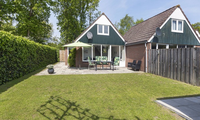 Ouddorp House | Luxury bungalow suitable for 6 people. 1 km away from the beach/center.