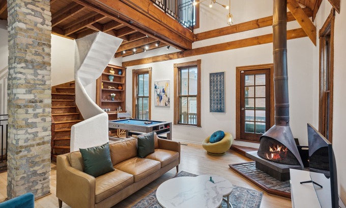 Lake View East Apartment | Luxury Cabin in Lakeview