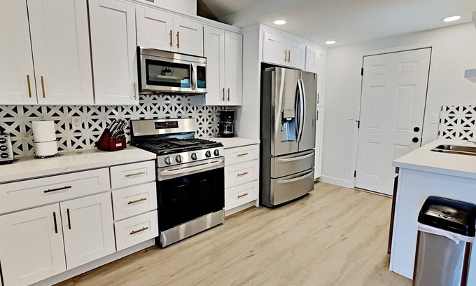 Bay Ho House | Luxury Canyon Living 4-Bedroom Home in North Clairemont