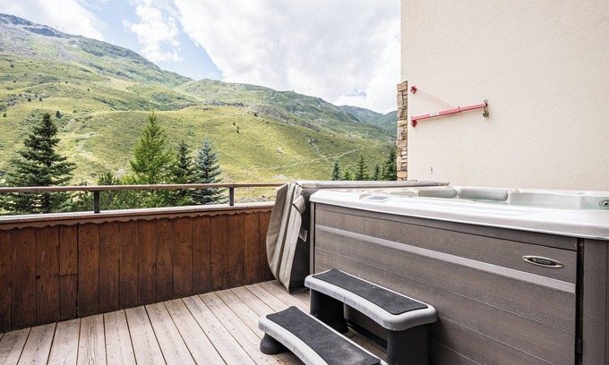Les Bruyeres Ski Chalet | Luxury catered ski in ski out chalet