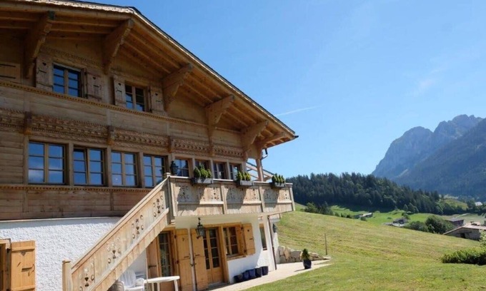 Chateau-d'Oex House | Luxury Chalet with Spa and stunning views !