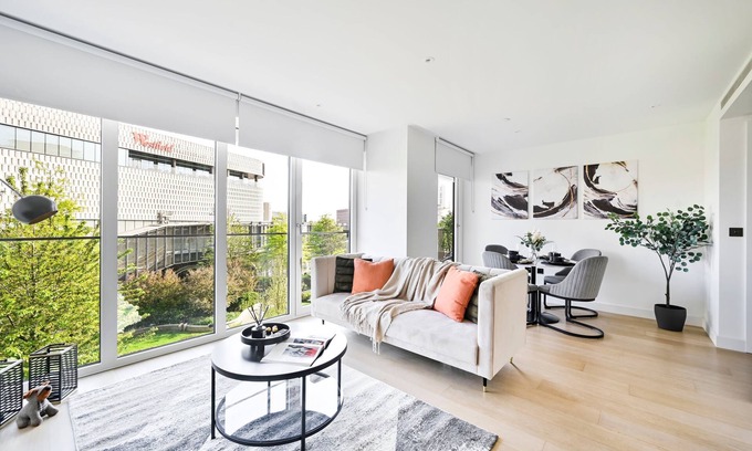 Shepherd's Bush Apartment | Luxury City Retreat-Prime Location-5Star Amenities
