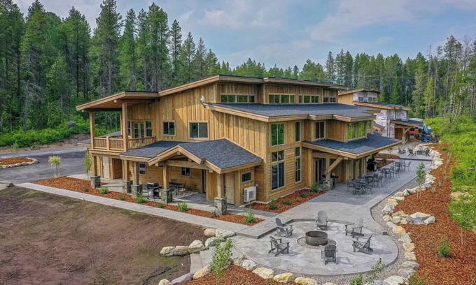 Coram House | Luxury Condo/3m to GNP/Hot Tub