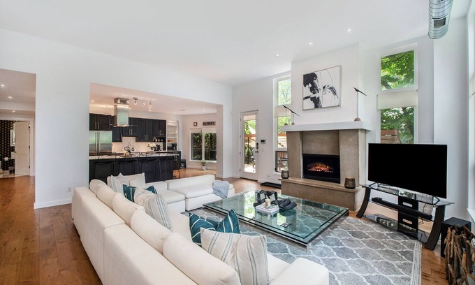 Shorewood-Tower Hills-Harbert Condo | Luxury Condo at Vineyard Lofts Plan for Summer Now!