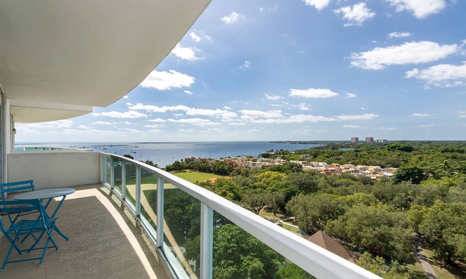 Coconut Grove Resort | Luxury Condo @ Hotel Arya Coconut Grove - BAY VIEW/POOL/GYM/SAUNA/FREE PARKING!