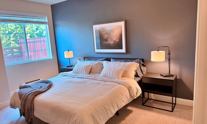 Renton Condo | Luxury Condo in Renton - Welcome to Hilltop Haven!