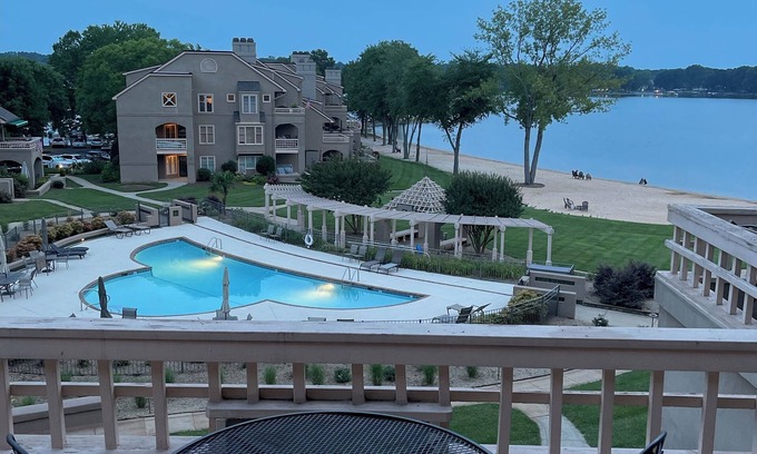Mount Mourne Condo | Luxury Condo Overlooking the Lake & Beach