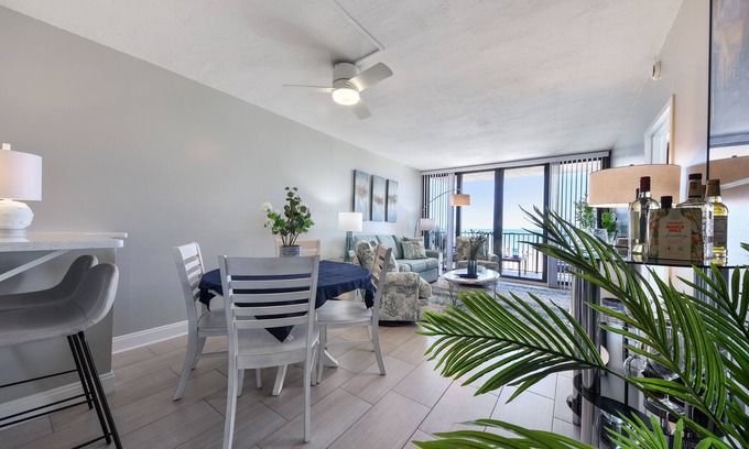 Jacksonville Beach Condo | Luxury condo right on the beach! Enjoy the oceanfront views at offseason prices!