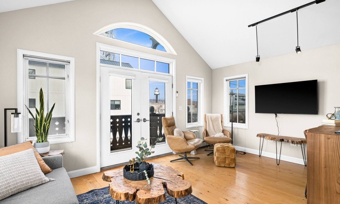 St. Louis County Condo | Luxury Condo w/Beach Access | Dragestil 723-3