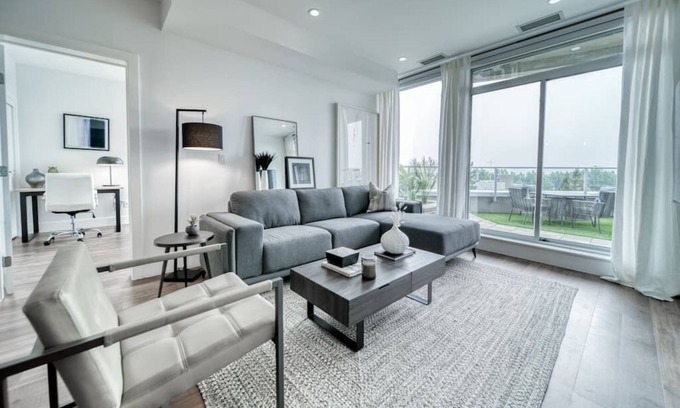 Richmond Condo | Luxury Condo with Downtown Views & XL Patio