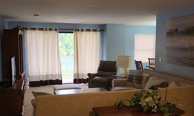 Biloxi Condo | Luxury Condo with Pool View & Beach in Biloxi, MS