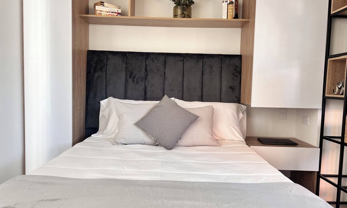 La Gran Via Apartment | Luxury-confortable studio. Best location. 2 minutes to the famous 93 park.