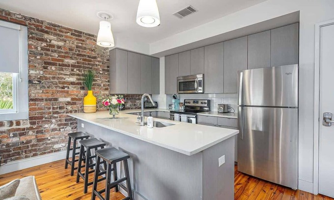 Historic District - North Condo | Luxury Corner Loft | Broughton St Views | Walk Everywhere