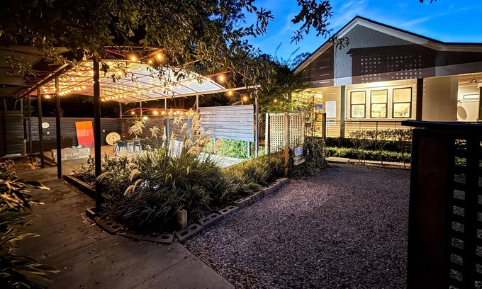 Fairhope House | Luxury Cottage|Pickleball, Dining & Downtown Walks