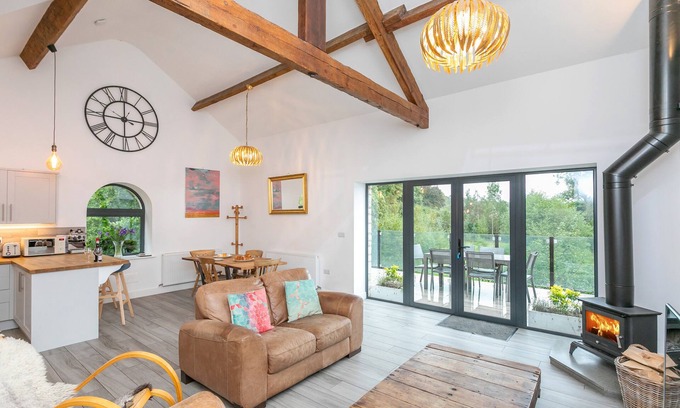 High Bentham Cottage | Luxury cottage - river views, balcony and hot tub