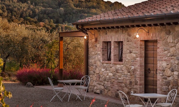 Montepulciano Cottage | luxury cottage-shared pool-unique landscape view
