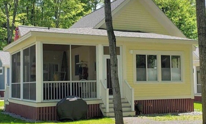 Cherry Valley Cottage | Luxury Cottage - Sandbanks/Prince Edward County