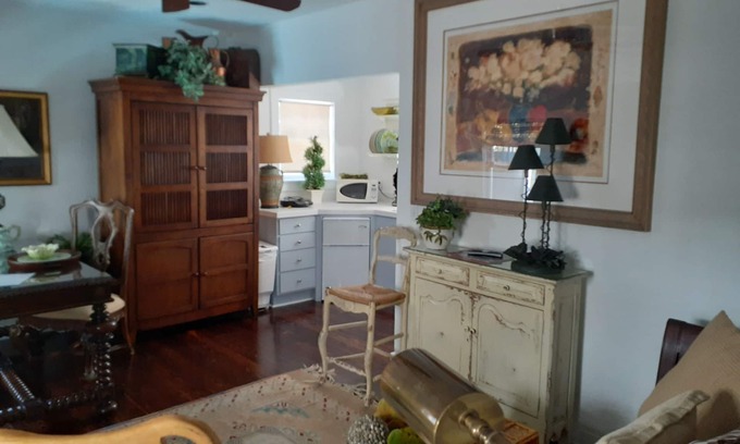 Old Northwood Cottage | LUXURY COTTAGE IN WEST PALM BEACH FLORIDA - Unit Number #2