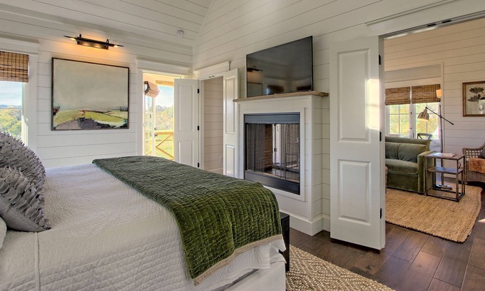 Dillard Cottage | Luxury cottages with killer views near Highlands