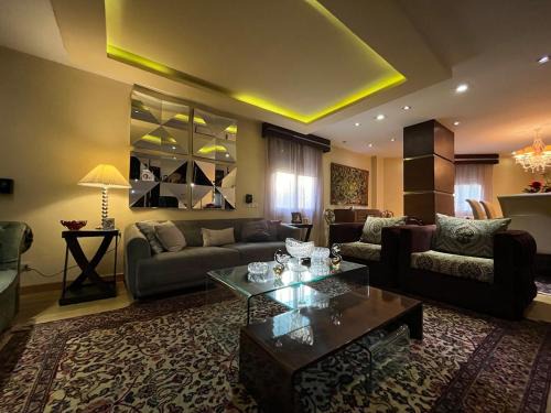Al Duqqi Apartment | Luxury Cozy 2BR in Mohandessin