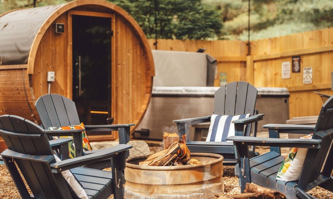 Laurelville Cabin | Luxury Cozy cabin with hot tub/sauna/Wifi/close to rock house in Laurelville