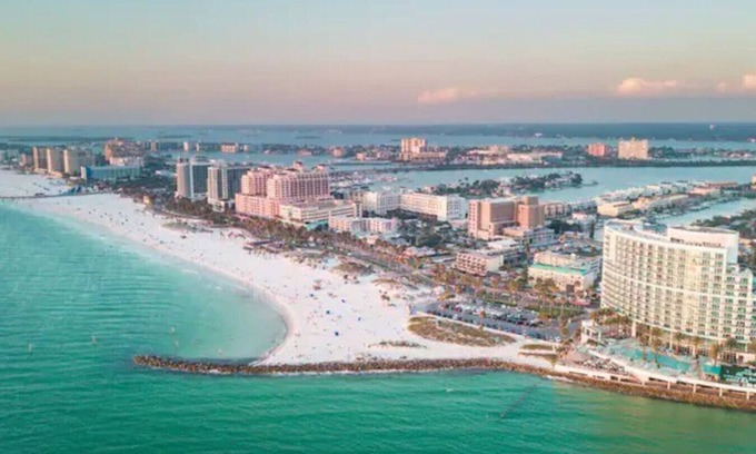 North Hyde Park Apartment | Luxury Cozy King suite | Pool/Gym/Free Parking!