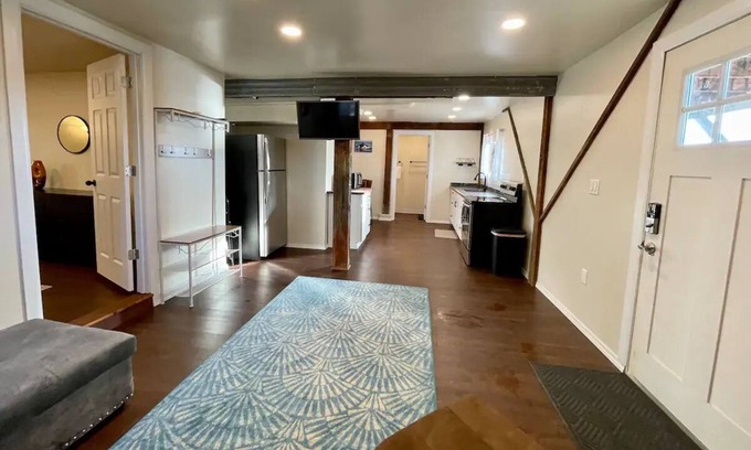 Ketchikan Apartment | Luxury Craftsman Downtown Lodging