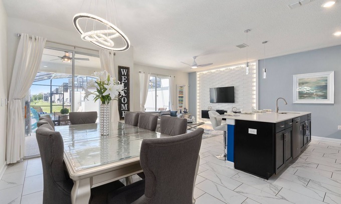 Davenport House | ⭐Luxury Disney Retreat w/private Pool + Free Waterpark & Resort Amenities