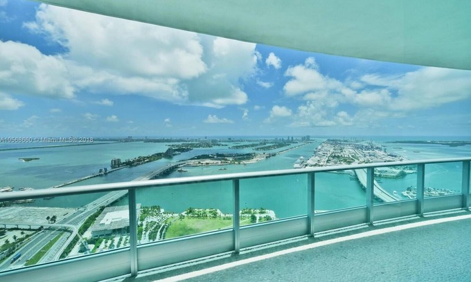 Downtown Miami Condo | Luxury Downtown Miami Penthouse with ocean views