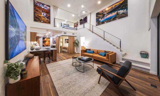 Rio Grande Apartment | Luxury Downtown Penthouse - 2 Bd City Views + Balcony close to everything!